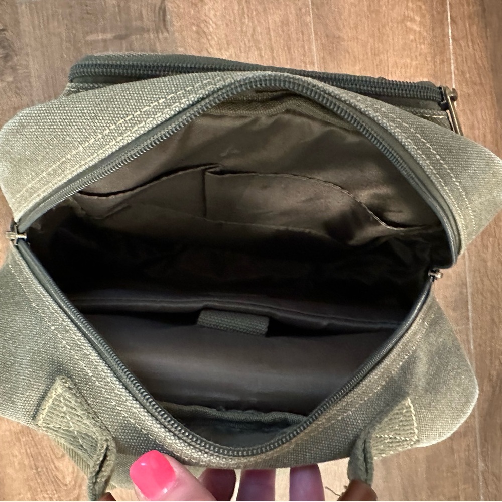 Multi-pocket crossbody bag - Picture 3 of 3